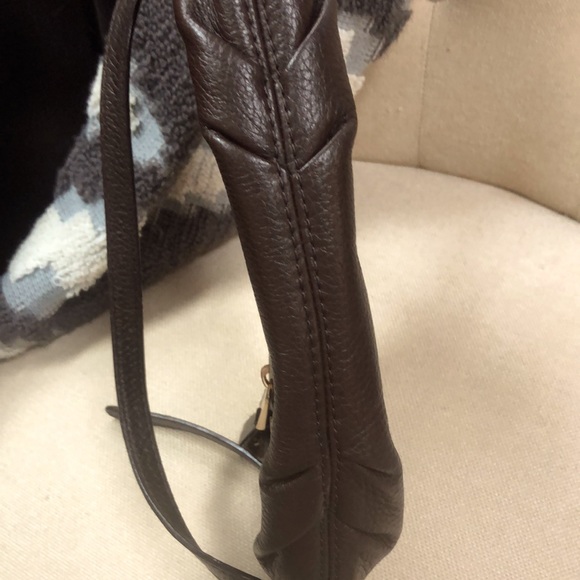 Michael Kors Gilmore crossbody bag - Picture 9 of 13